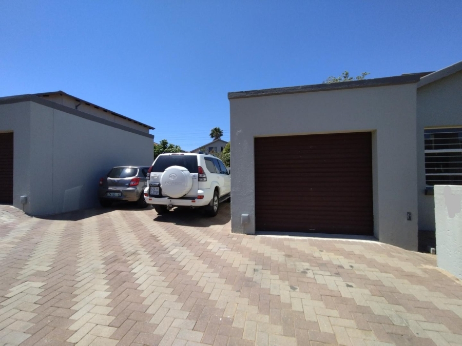 To Let 4 Bedroom Property for Rent in Oakdene Gauteng