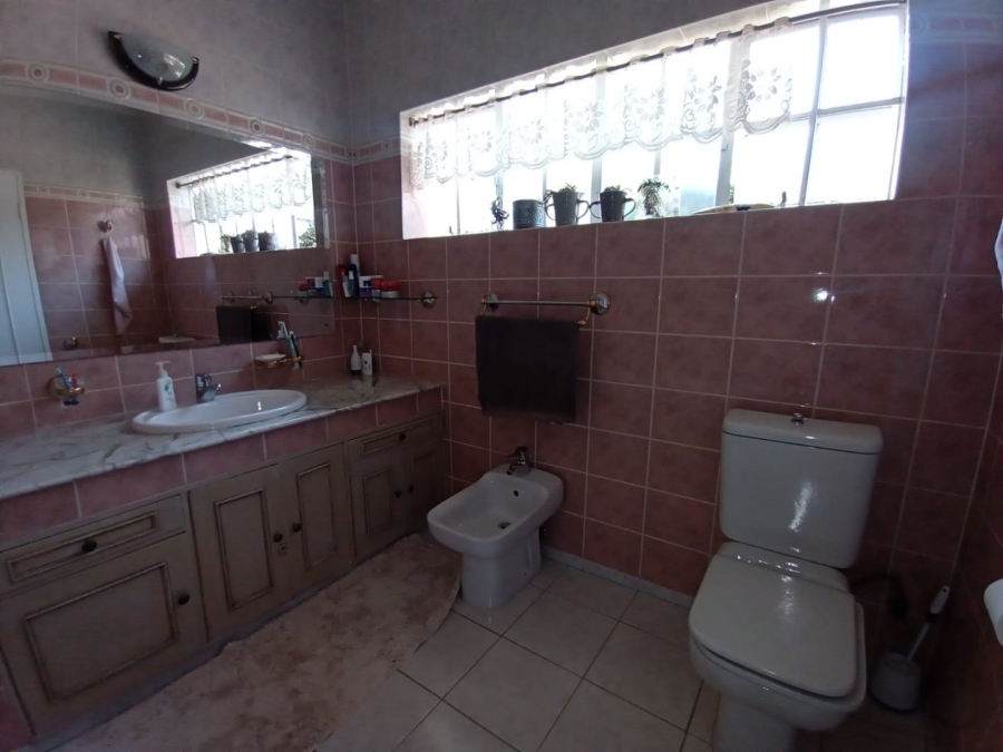 4 Bedroom Property for Sale in Noordheuwel Gauteng