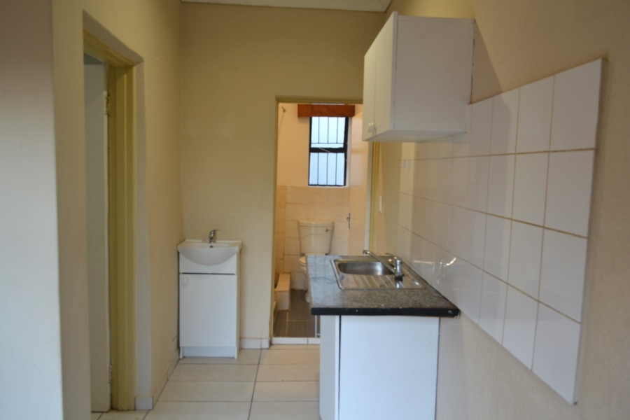 To Let 1 Bedroom Property for Rent in Blairgowrie Gauteng