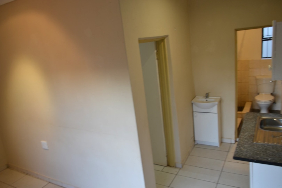 To Let 1 Bedroom Property for Rent in Blairgowrie Gauteng