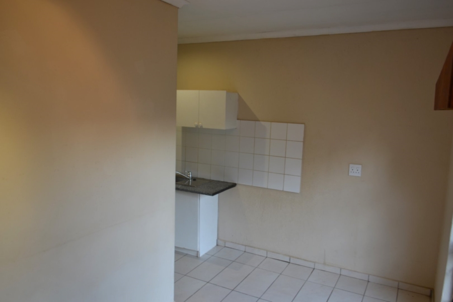 To Let 1 Bedroom Property for Rent in Blairgowrie Gauteng