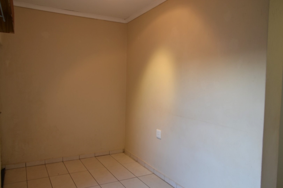 To Let 1 Bedroom Property for Rent in Blairgowrie Gauteng