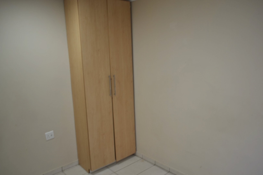 To Let 1 Bedroom Property for Rent in Blairgowrie Gauteng