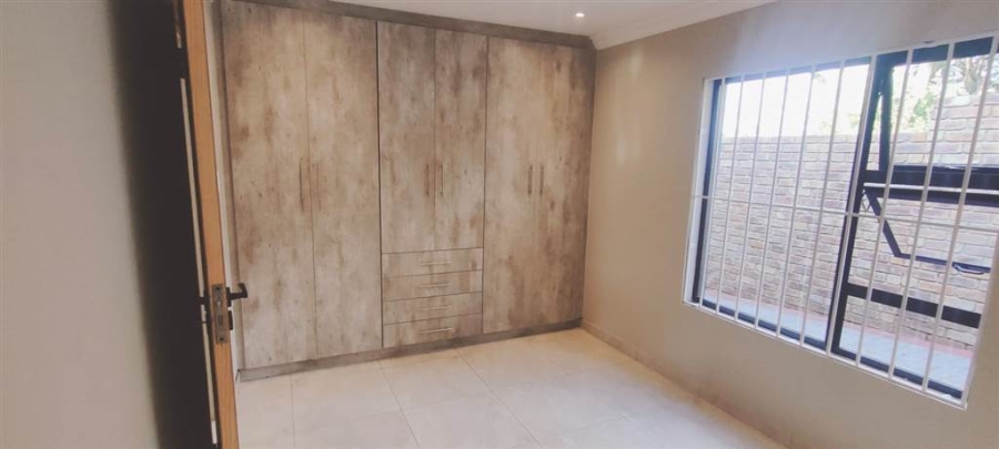 To Let 2 Bedroom Property for Rent in Bryanston Gauteng