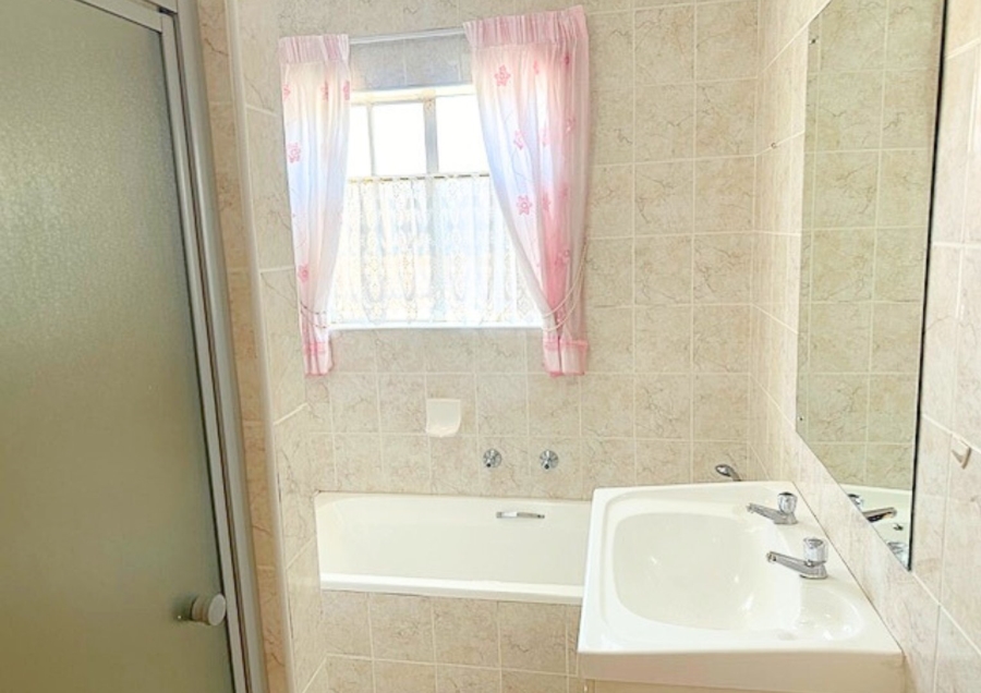 2 Bedroom Property for Sale in Honeydew Manor Gauteng