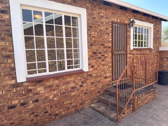 2 Bedroom Property for Sale in Honeydew Manor Gauteng