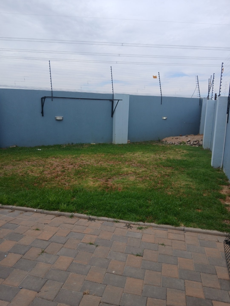 To Let 3 Bedroom Property for Rent in Blue Hills AH Gauteng