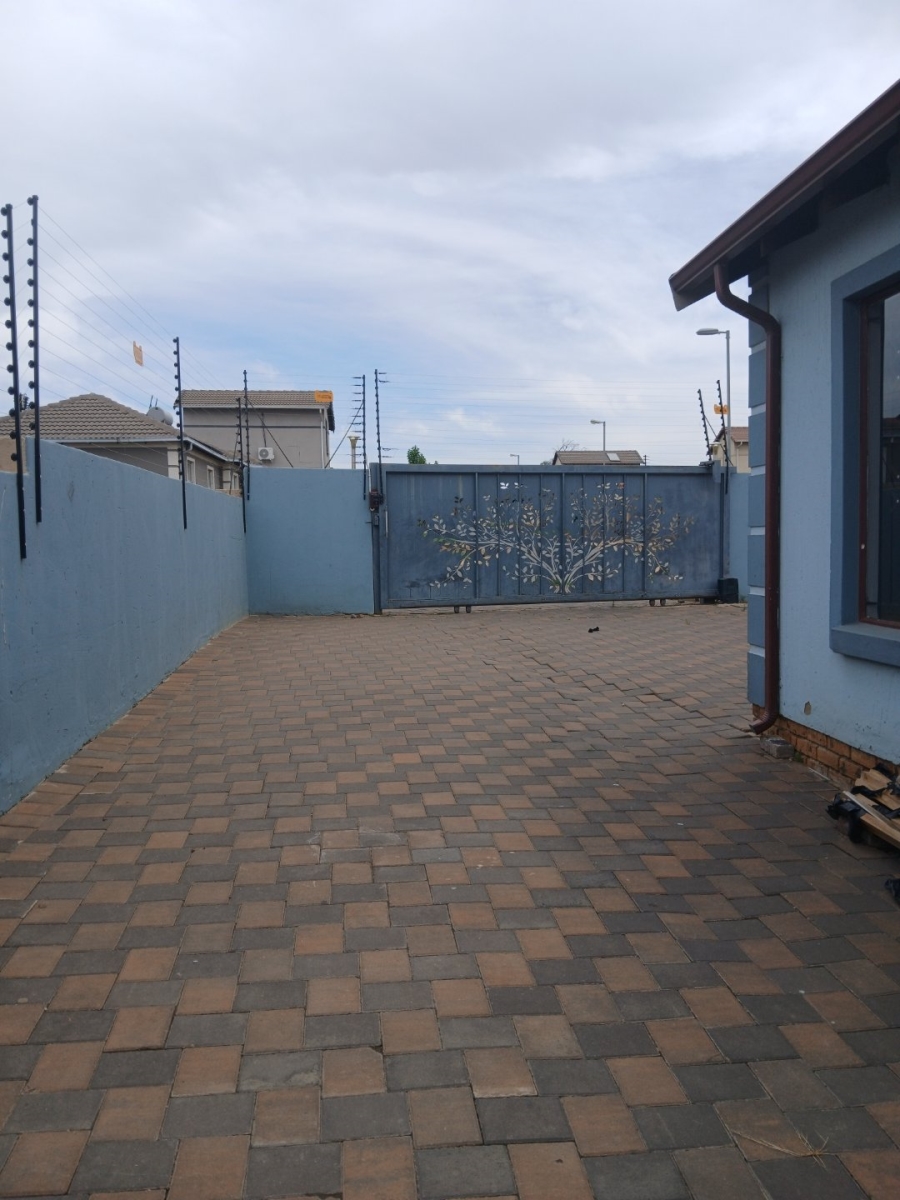 To Let 3 Bedroom Property for Rent in Blue Hills AH Gauteng