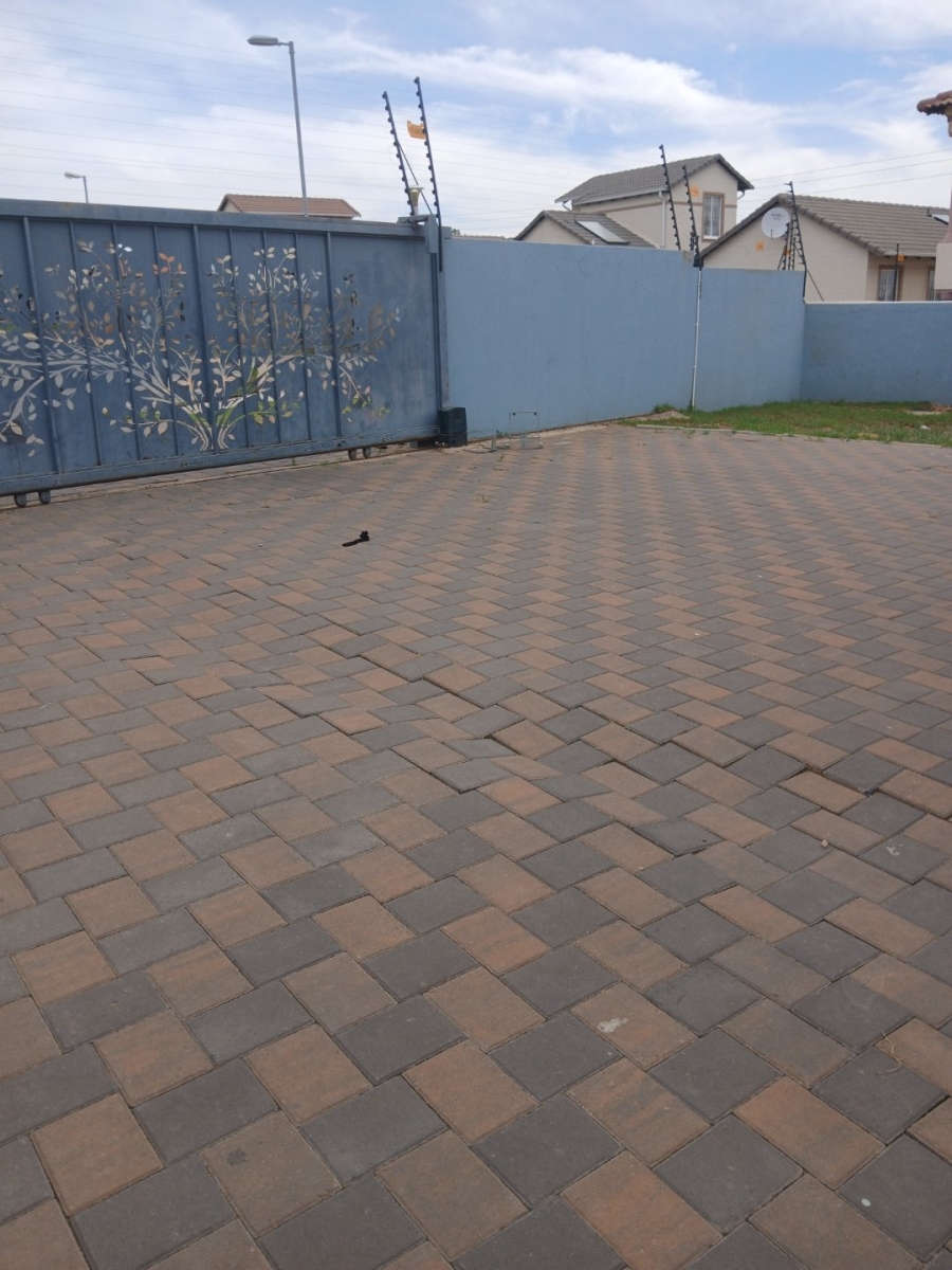 To Let 3 Bedroom Property for Rent in Blue Hills AH Gauteng