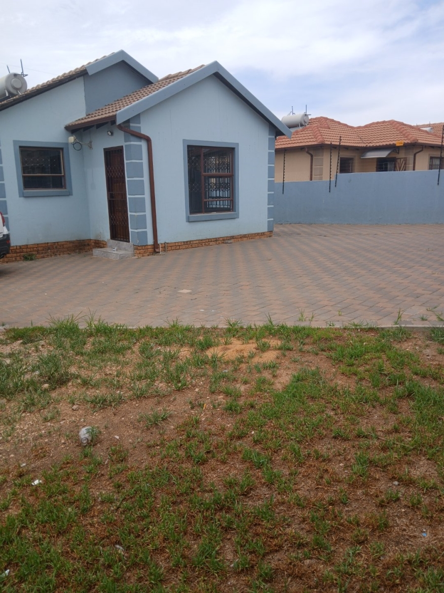 To Let 3 Bedroom Property for Rent in Blue Hills AH Gauteng