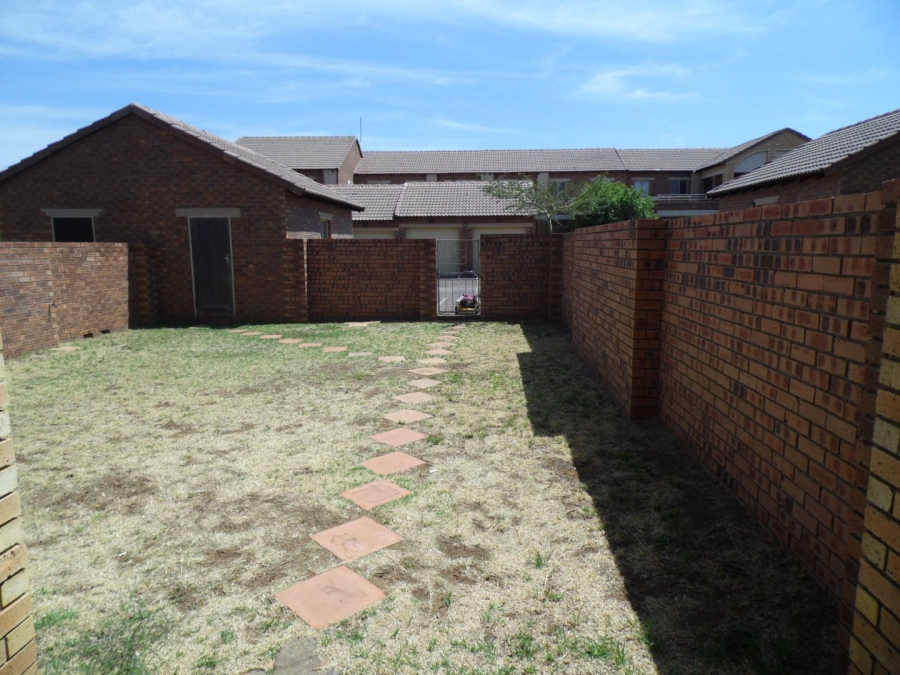 To Let 2 Bedroom Property for Rent in Mooikloof Ridge Gauteng