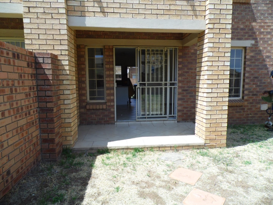 To Let 2 Bedroom Property for Rent in Mooikloof Ridge Gauteng