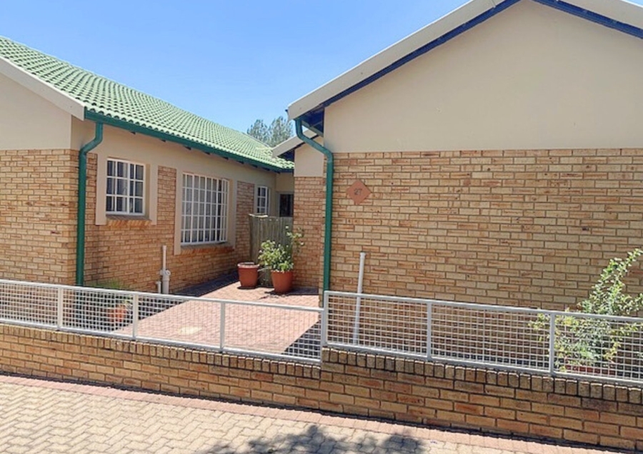 3 Bedroom Property for Sale in Honeydew Manor Gauteng