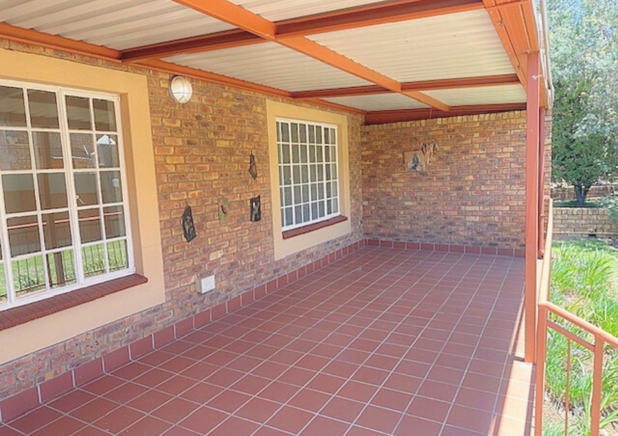 2 Bedroom Property for Sale in Honeydew Grove Gauteng