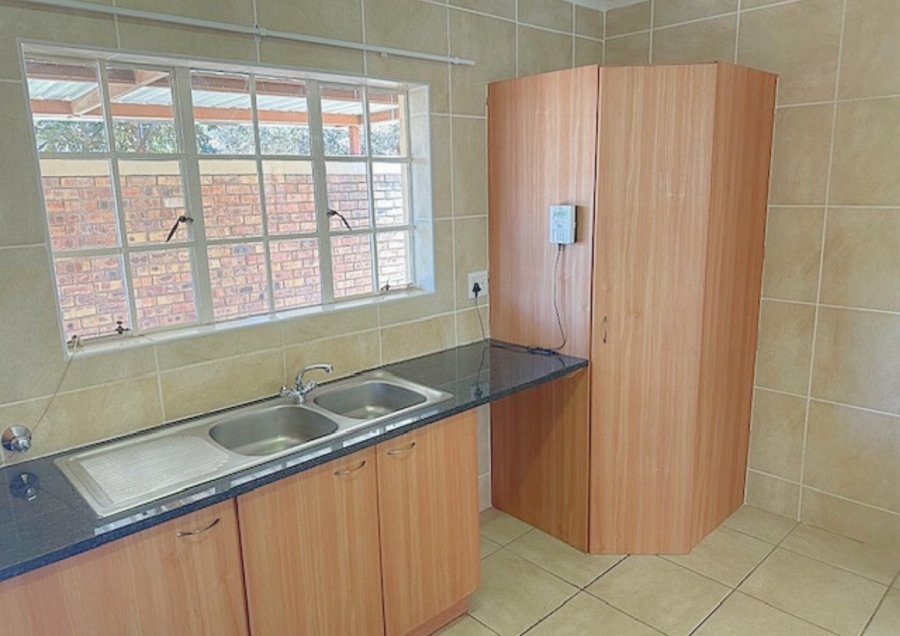 2 Bedroom Property for Sale in Honeydew Grove Gauteng