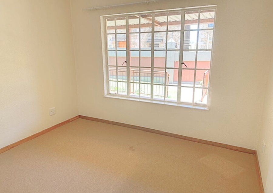 2 Bedroom Property for Sale in Honeydew Grove Gauteng