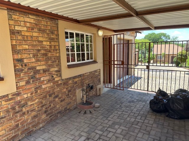 2 Bedroom Property for Sale in Honeydew Grove Gauteng