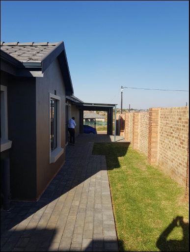 3 Bedroom Property for Sale in Clayville Gauteng