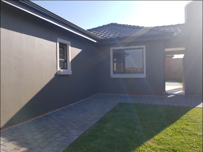 3 Bedroom Property for Sale in Clayville Gauteng