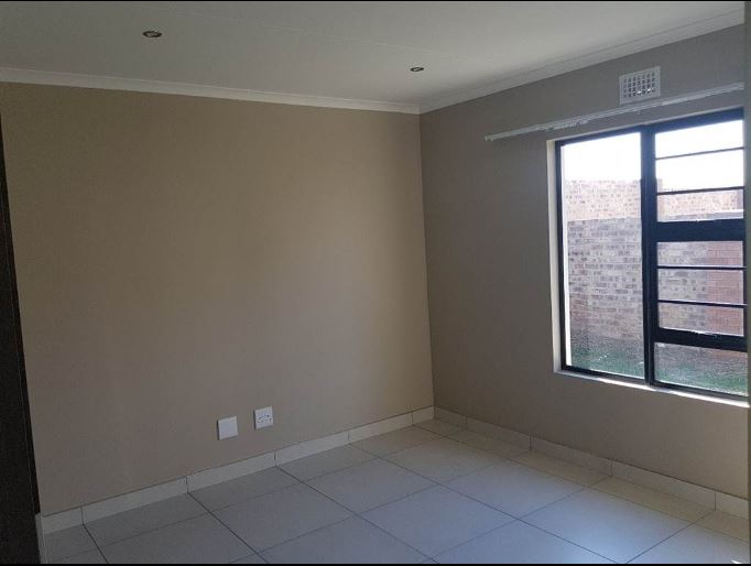 3 Bedroom Property for Sale in Clayville Gauteng