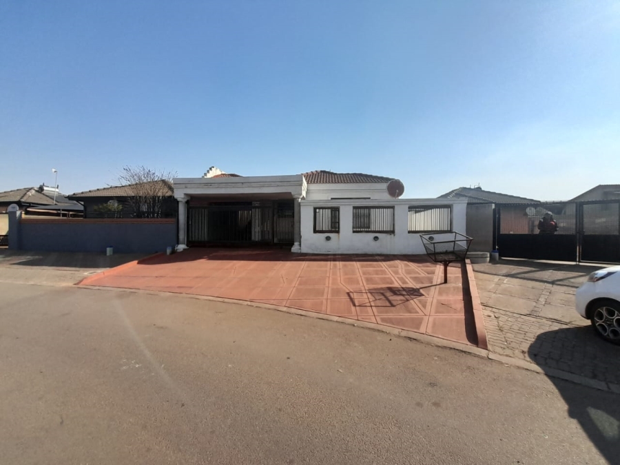 3 Bedroom Property for Sale in Roodekop Gauteng