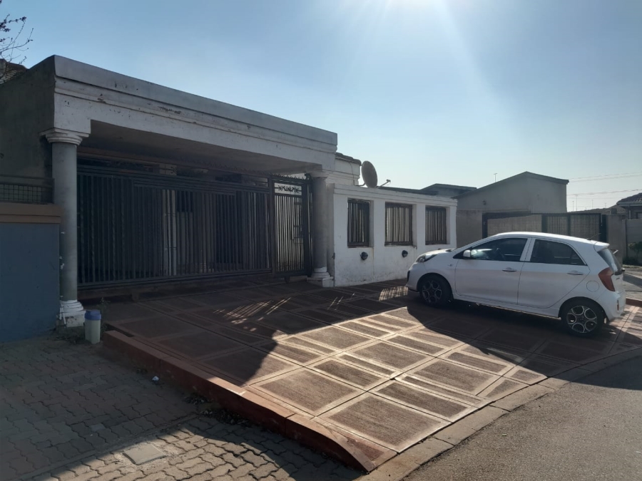 3 Bedroom Property for Sale in Roodekop Gauteng