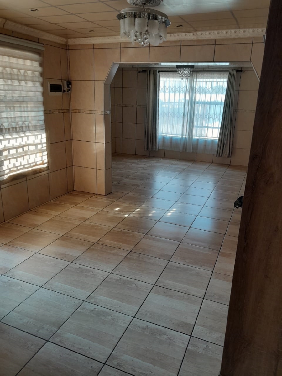 3 Bedroom Property for Sale in Roodekop Gauteng