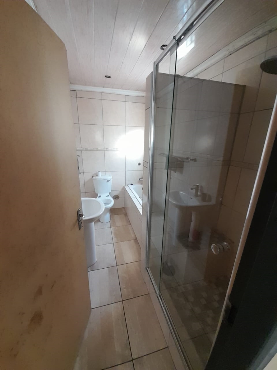 3 Bedroom Property for Sale in Roodekop Gauteng