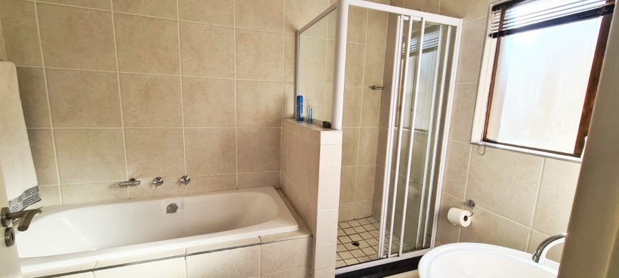 To Let 3 Bedroom Property for Rent in Sunninghill Gauteng