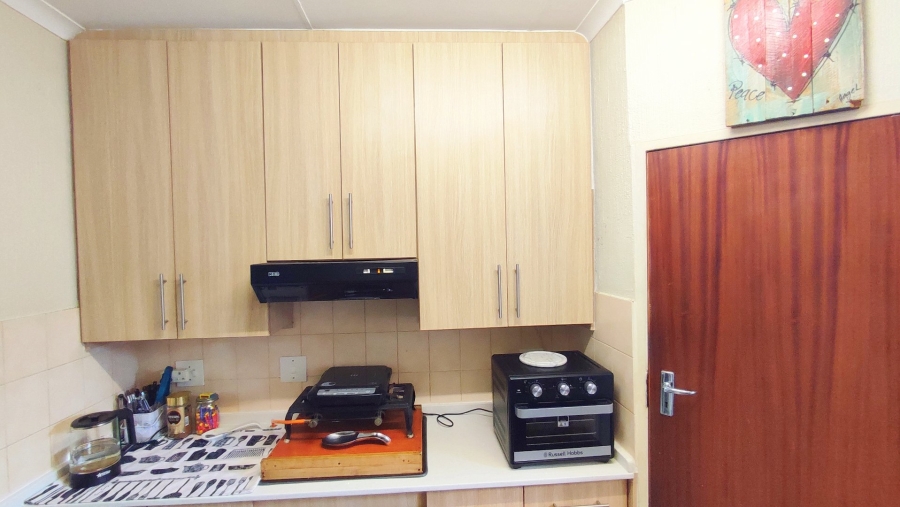 2 Bedroom Property for Sale in Heuweloord Gauteng