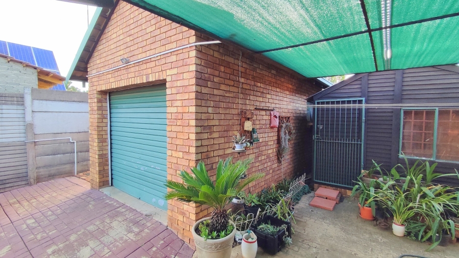 2 Bedroom Property for Sale in Heuweloord Gauteng