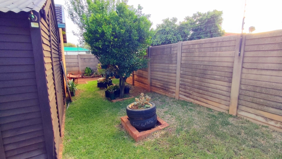 2 Bedroom Property for Sale in Heuweloord Gauteng