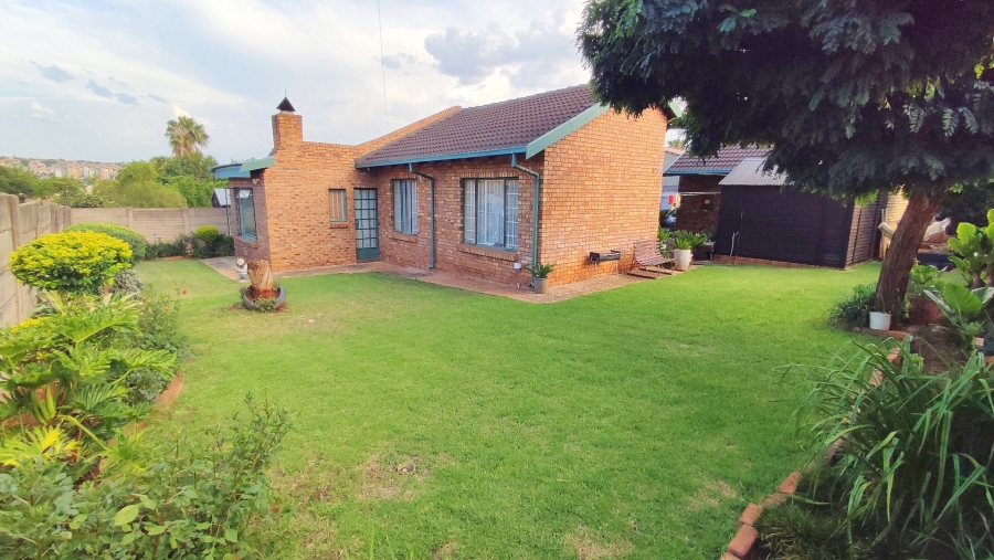 2 Bedroom Property for Sale in Heuweloord Gauteng