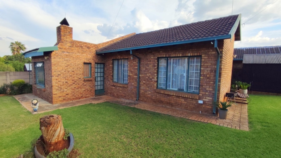 2 Bedroom Property for Sale in Heuweloord Gauteng