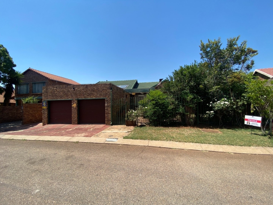 3 Bedroom Property for Sale in Highveld Gauteng