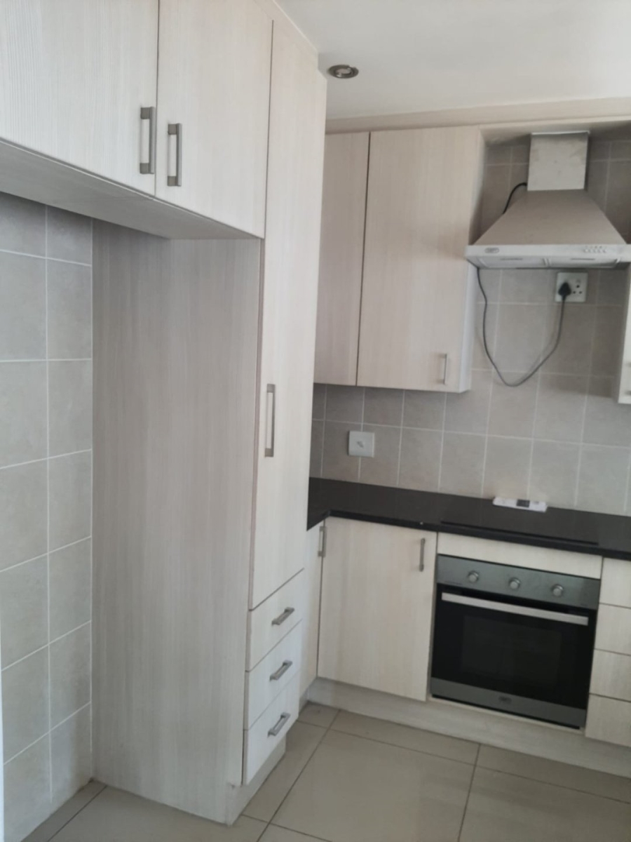 To Let 2 Bedroom Property for Rent in Waterfall Gauteng