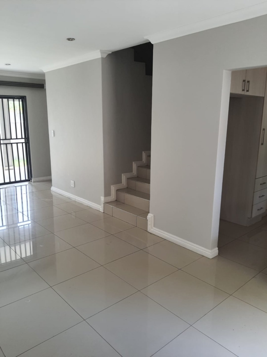 To Let 2 Bedroom Property for Rent in Waterfall Gauteng