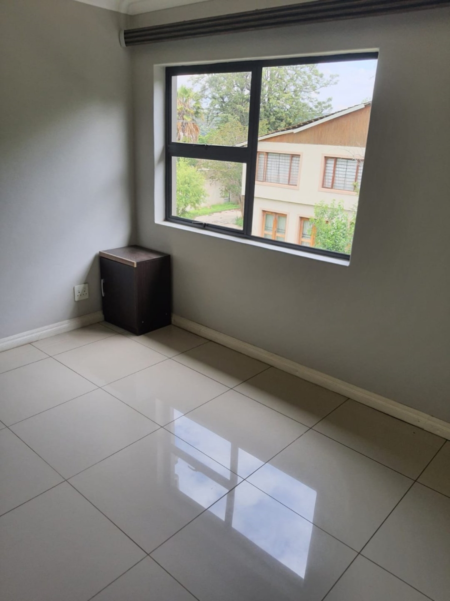 To Let 2 Bedroom Property for Rent in Waterfall Gauteng