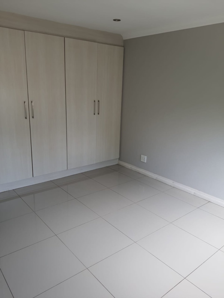 To Let 2 Bedroom Property for Rent in Waterfall Gauteng