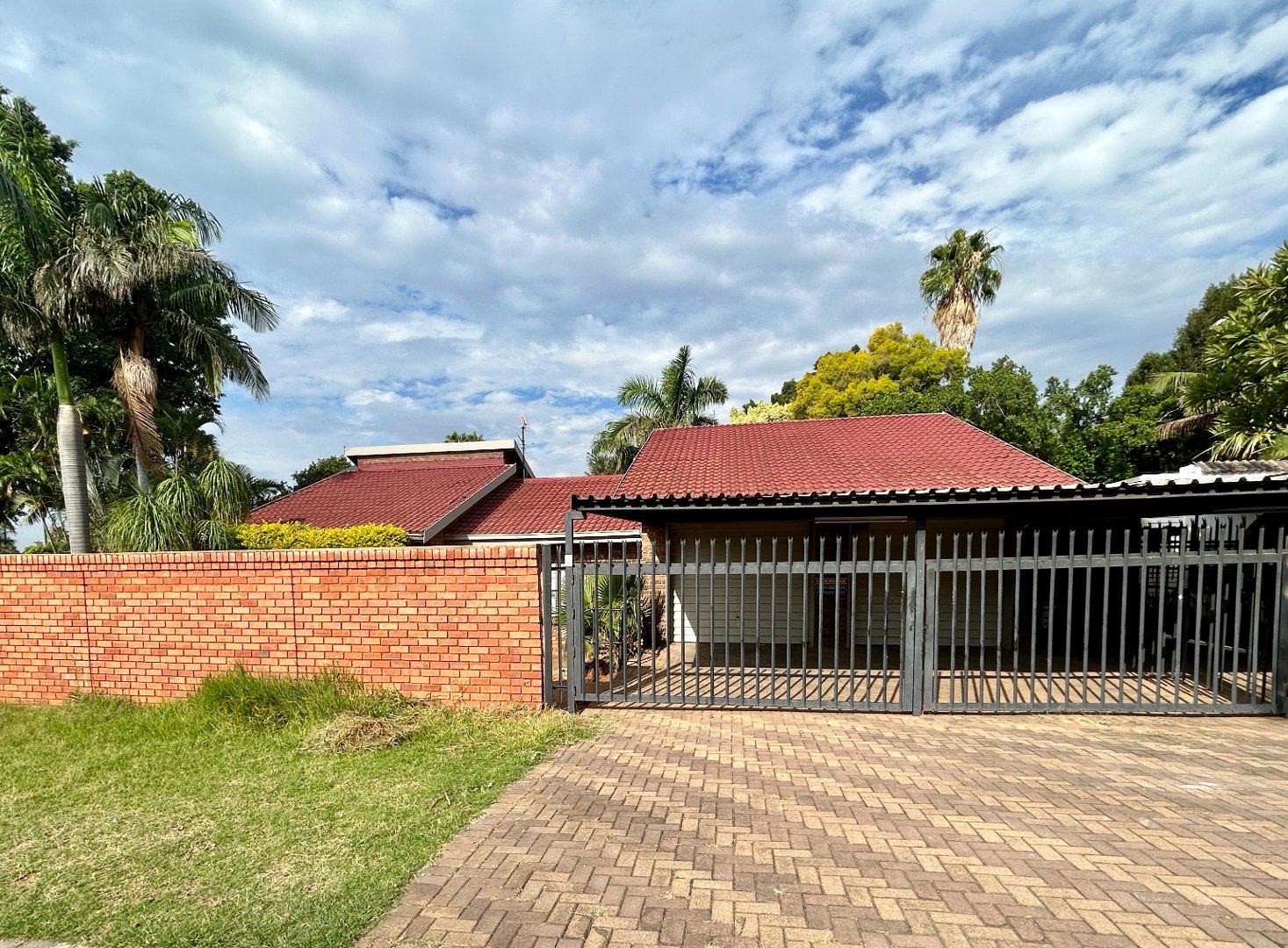 5 Bedroom Property for Sale in Karenpark Gauteng