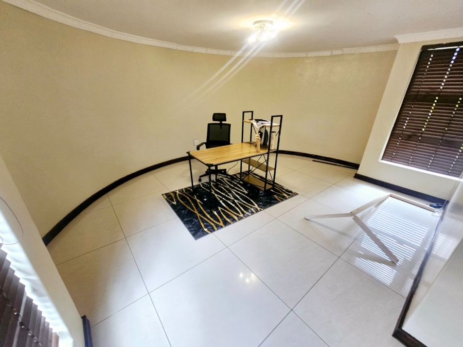 To Let 5 Bedroom Property for Rent in Monavoni Gauteng