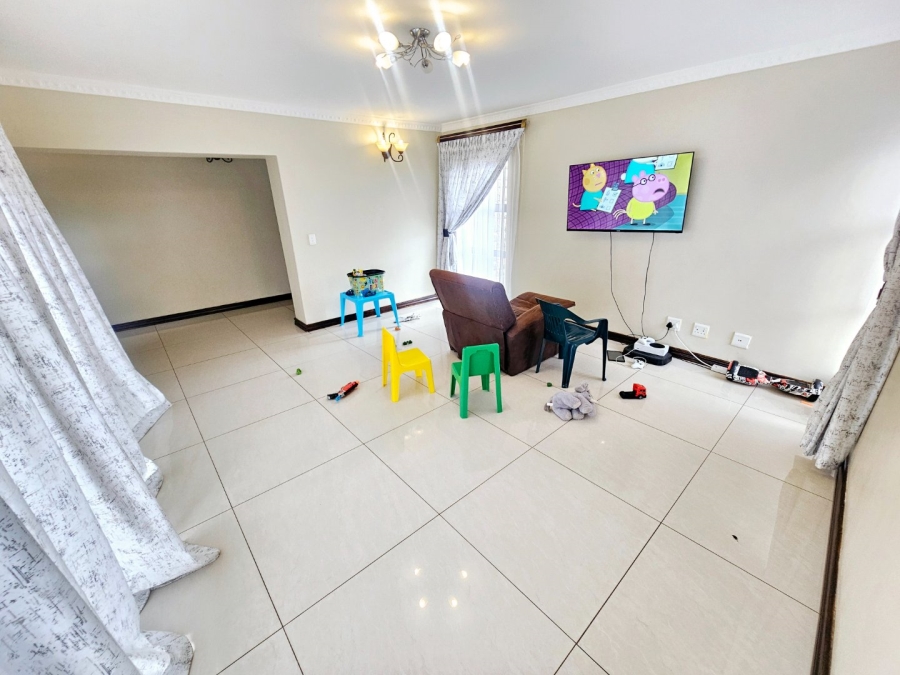 To Let 5 Bedroom Property for Rent in Monavoni Gauteng