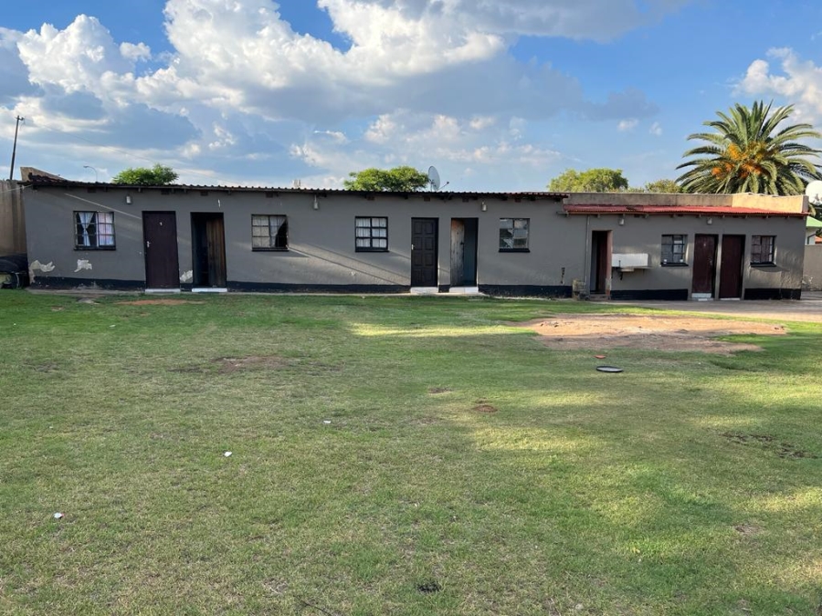 8 Bedroom Property for Sale in Klippoortje Gauteng