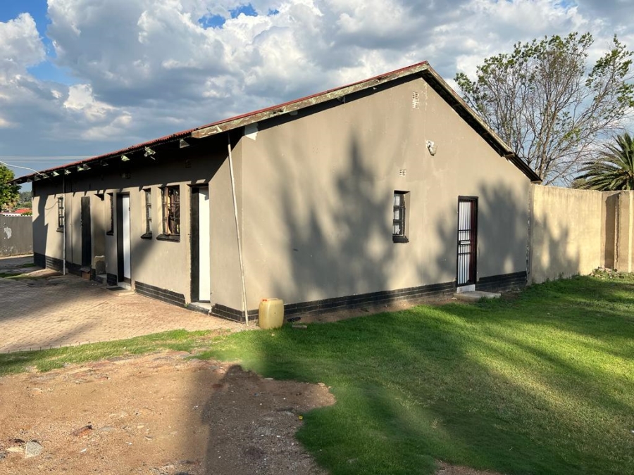 8 Bedroom Property for Sale in Klippoortje Gauteng