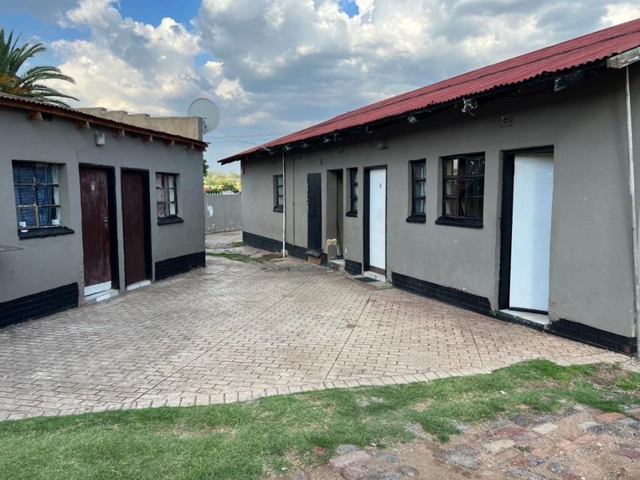 8 Bedroom Property for Sale in Klippoortje Gauteng