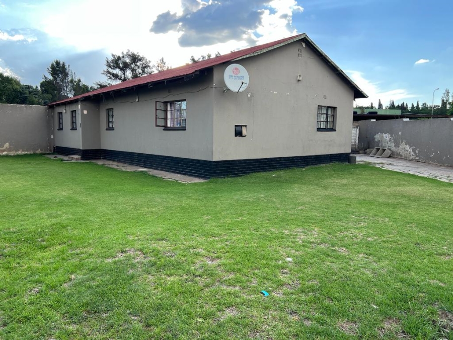 8 Bedroom Property for Sale in Klippoortje Gauteng