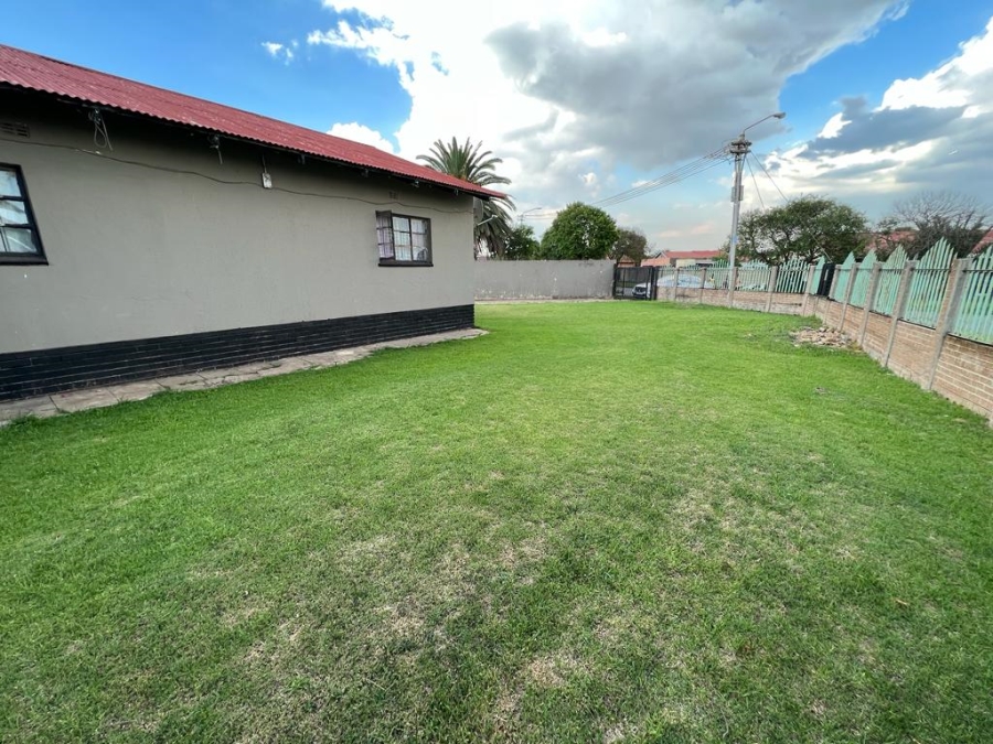 8 Bedroom Property for Sale in Klippoortje Gauteng