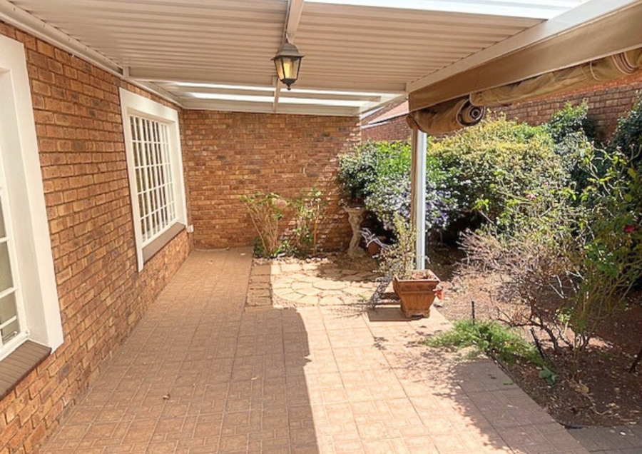 2 Bedroom Property for Sale in Wilro Park Gauteng