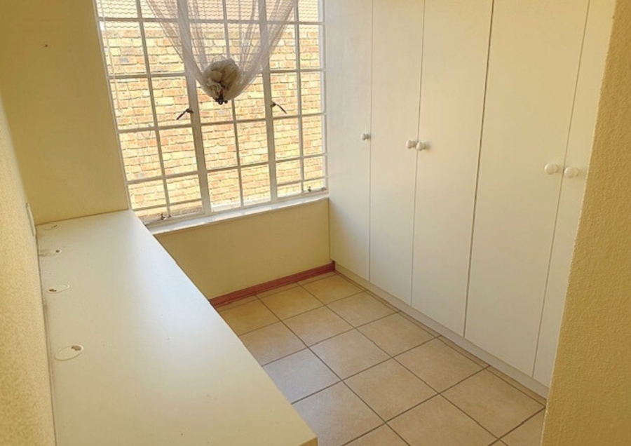 2 Bedroom Property for Sale in Wilro Park Gauteng