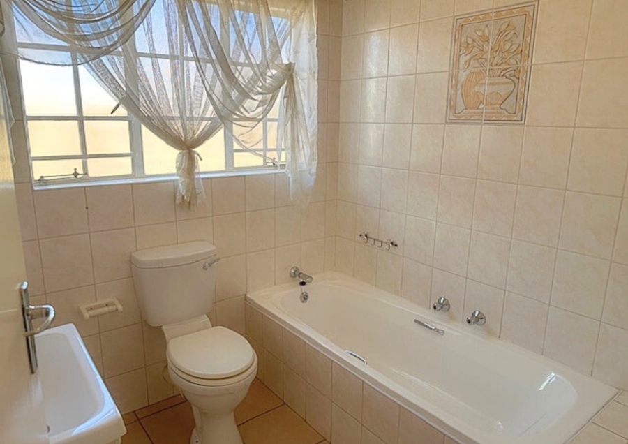 2 Bedroom Property for Sale in Wilro Park Gauteng